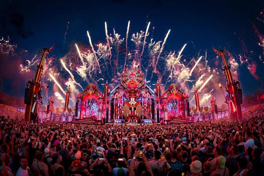 Když horko zničí hudbu: Defqon.1 v Nizozemsku přerušeno a český fanoušek popisuje chaos