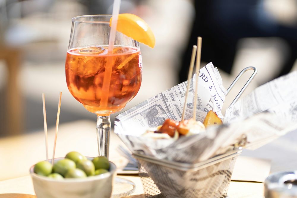 Aperol Spritz-Guide 2024: Wo Europas Sonne & Sparfüchse den besten Preis finden