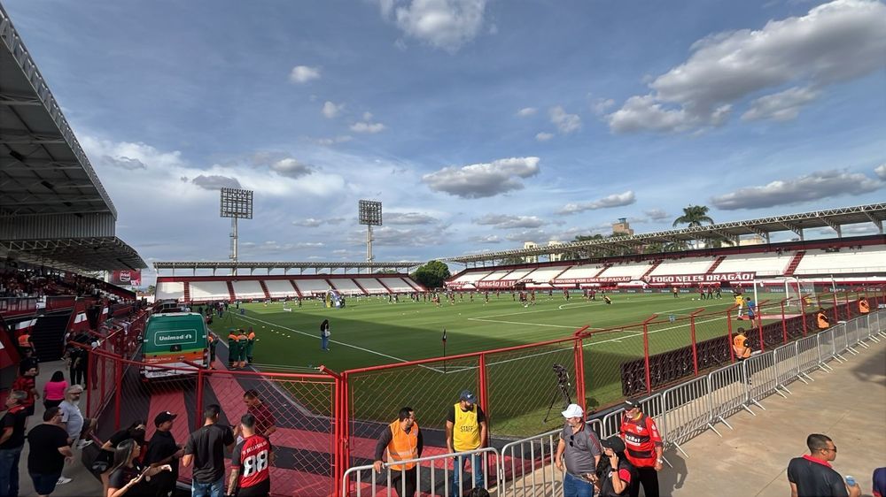 Atlético‑GO estreia com novo técnico contra Fortaleza e tenta escapar da zona de rebaixamento
