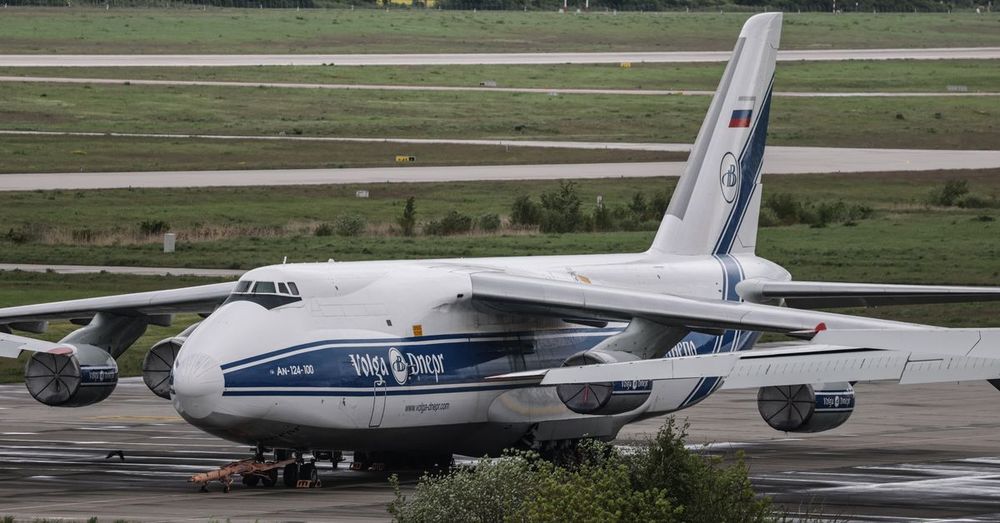 Jättimäinen Antonov An‑124 lentää läpi Keski‑Suomen – mitä tapahtui Tikkakoskella ja Pirkkalassa?